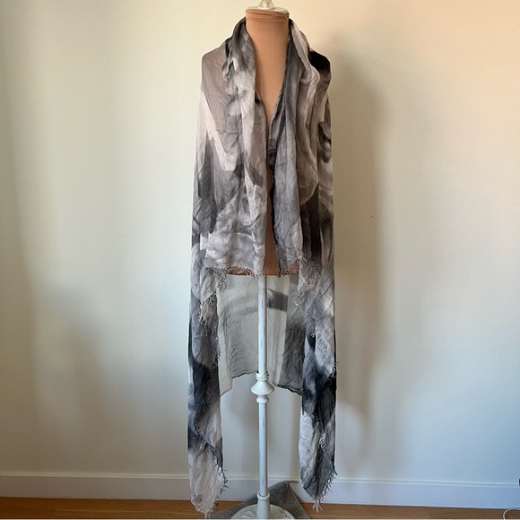 Suzi Roher Accessories - Suzi Roher Grey Face Design Modal Silk Lightweight Shawl Scarf EUC One Size